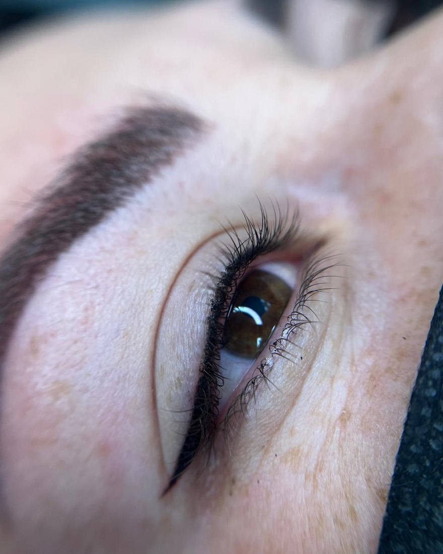 Detail work along the lash line